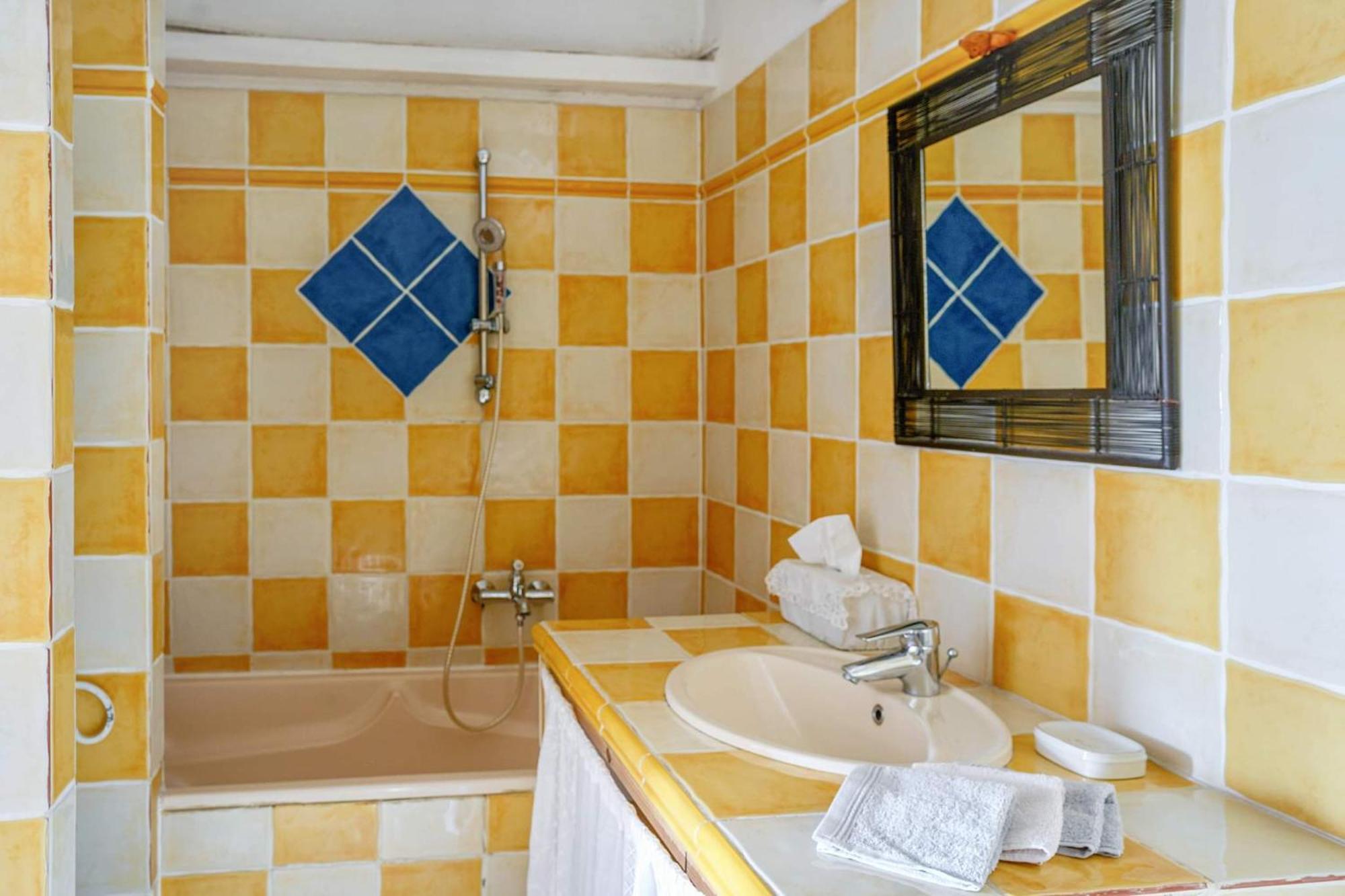 Clos Des Herissons - Chambres D'Hote - Piscine & Jardin Lauris Екстериор снимка